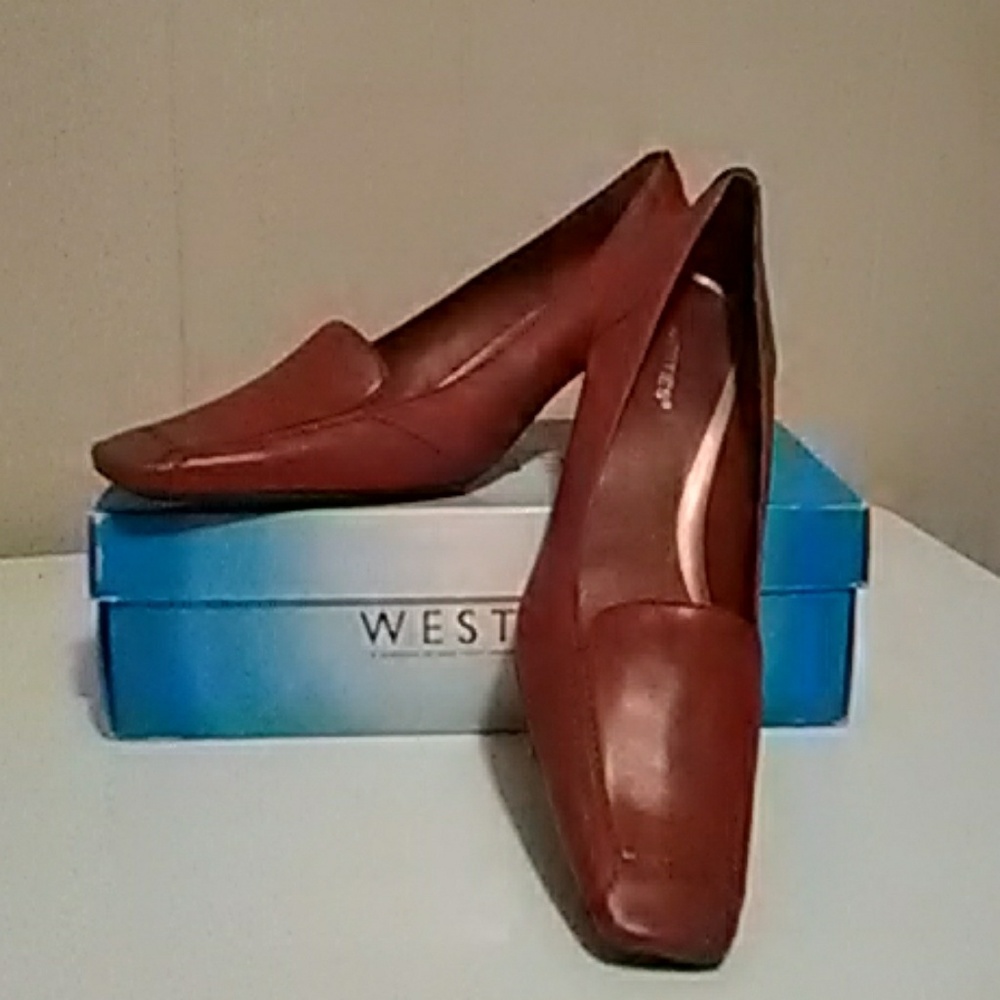 Westies Pumps